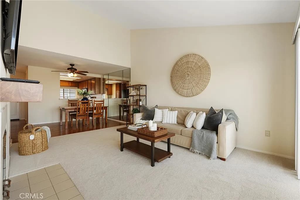 Top-Floor Harbor Gate Retreat — gallery photo 3