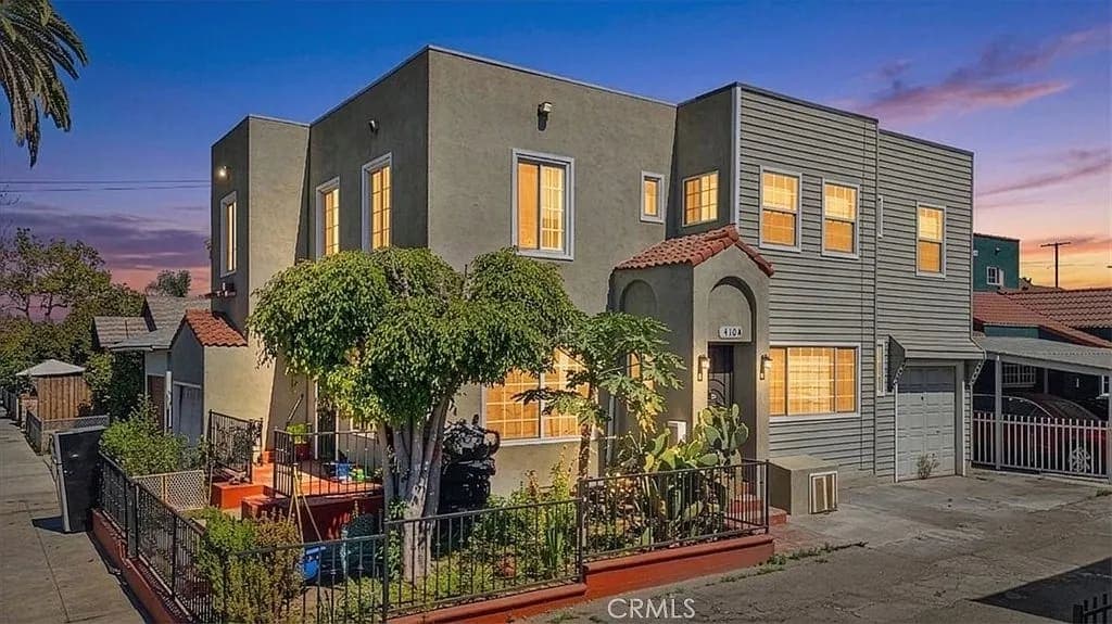 Live in One, Rent the Other - Duplex Opportunity in Long Beach — exterior view