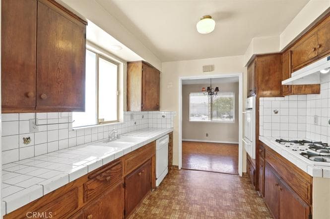 Just Sold: Taper School Area Pool Home Finds New Owner — gallery photo 3