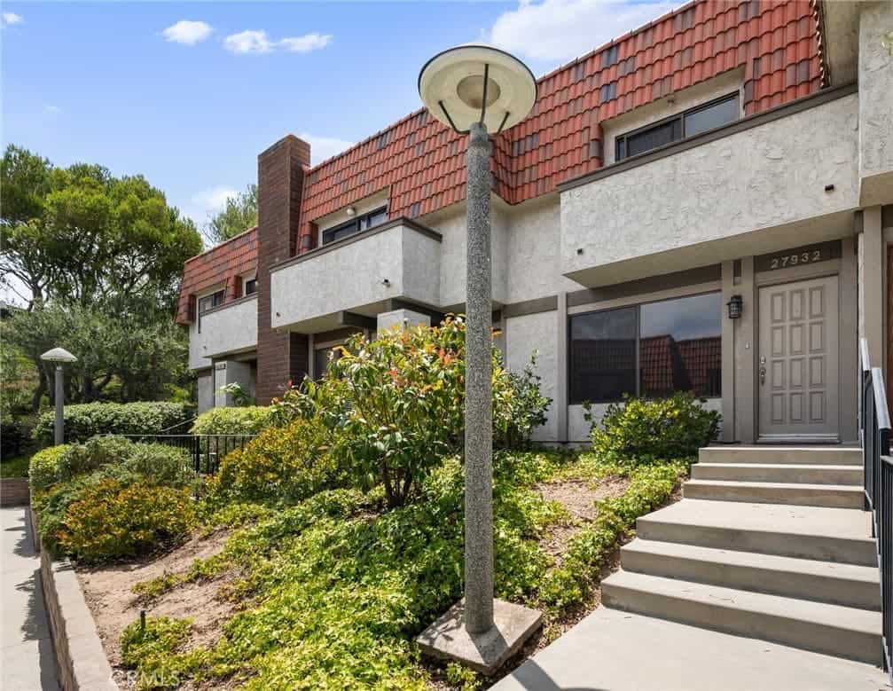 2BR Townhouse in Gated Ridgegate