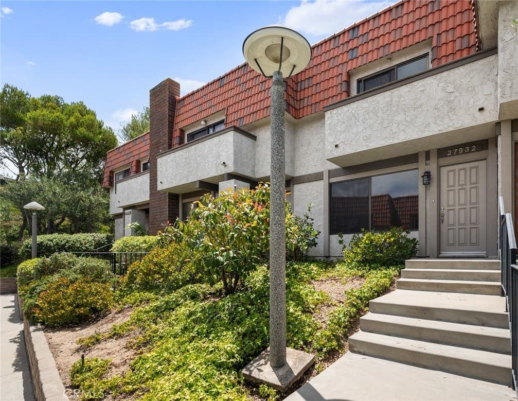 2BR Townhouse in Gated Ridgegate — exterior view