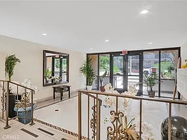Sold | Hollywood Hills West Condo Near Runyon Canyon — gallery photo 5