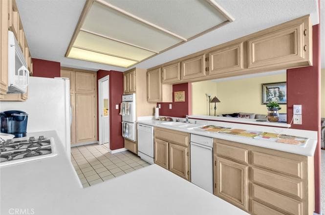 Sold: Top-Floor Harbor View Condo in San Pedro — gallery photo 4