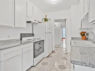 Sold | Hollywood Hills West Condo Near Runyon Canyon — gallery photo 3
