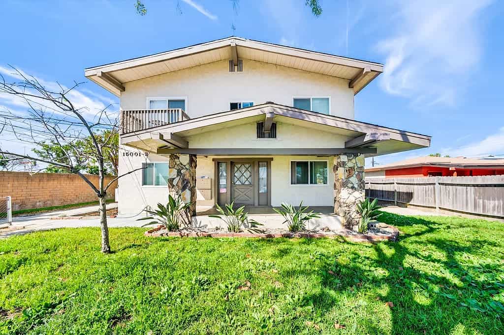Just Listed: Income + Development Potential in Lawndale