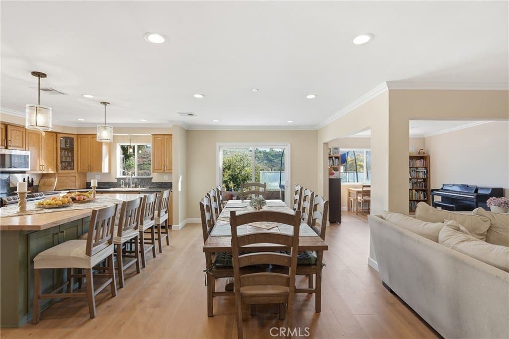 Turnkey Single-Level Peninsula Home — gallery photo 5