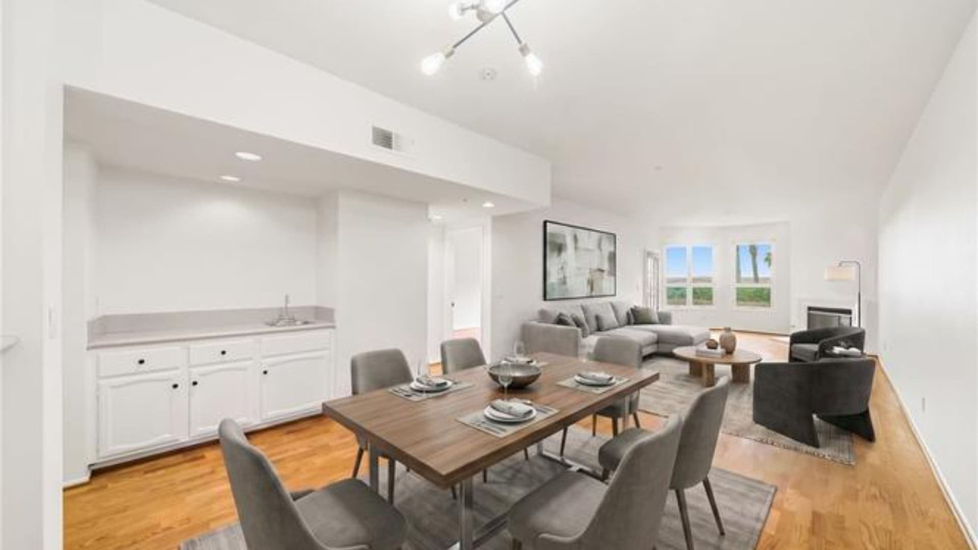 Spacious Signal Hill Condo with Sweeping Harbor Views — gallery photo 4