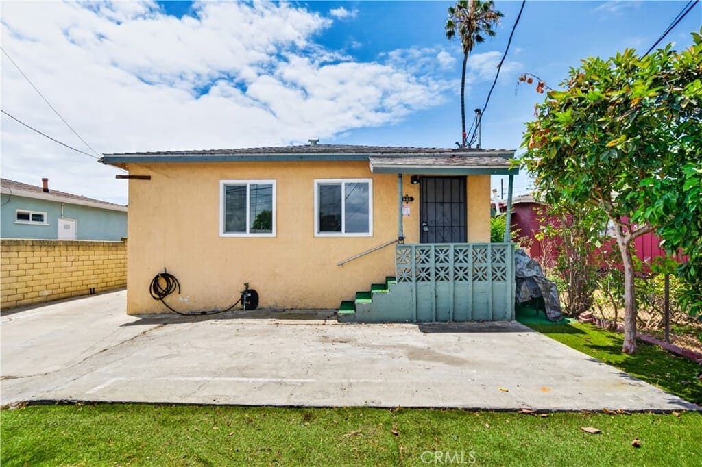 SOLD! Versatile San Pedro Property Finds a New Owner — exterior view