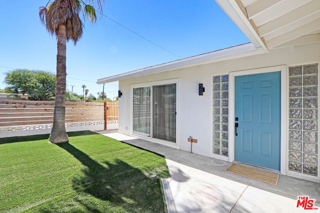 Beautifully Updated Desert Escape — gallery photo 4