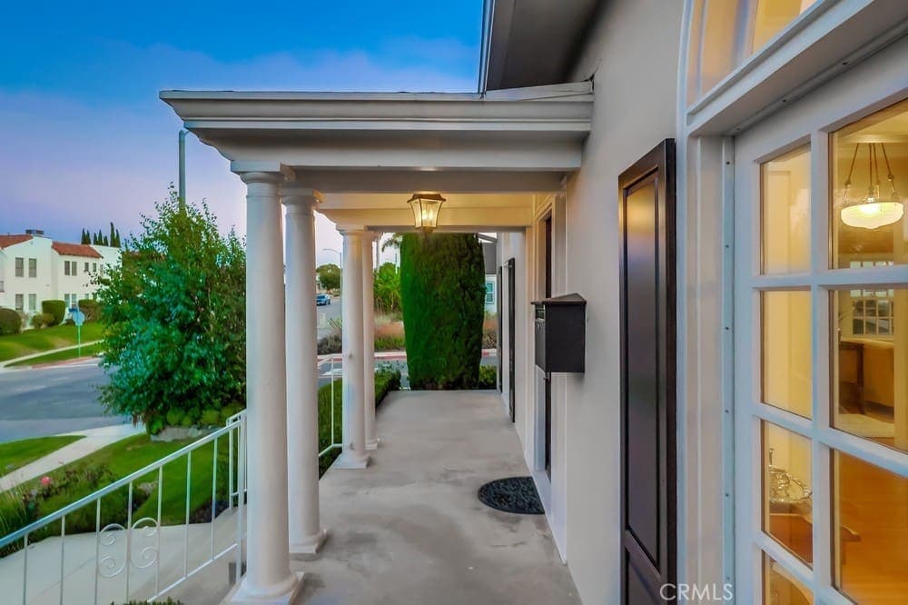 Fully Furnished Lease Opportunity | Dutch Colonial Masterpiece in San Pedro — gallery photo 3