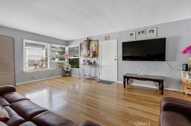 Just Sold: Van Nuys 6-Unit Investment Opportunity — gallery photo 4