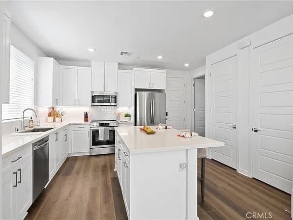 Just Listed | Modern 3-Bed + Solar Home Near Old Town Torrance! 🏠— gallery photo 3
