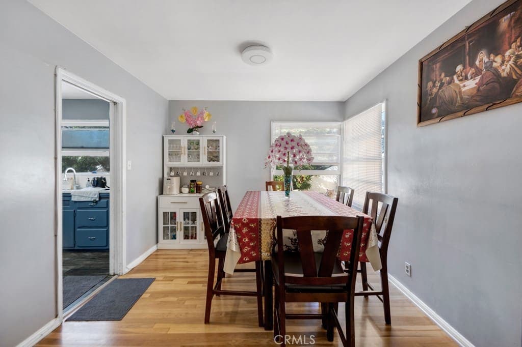 Just Sold: Van Nuys 6-Unit Investment Opportunity — gallery photo 3