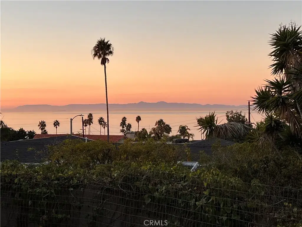 SOLD! Lower South Shores Mid-Century Modern — gallery photo 3