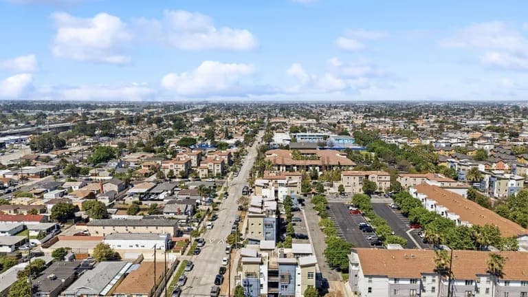 Just Sold: Strategic LARD2 Opportunity Near the Waterfront — gallery photo 6