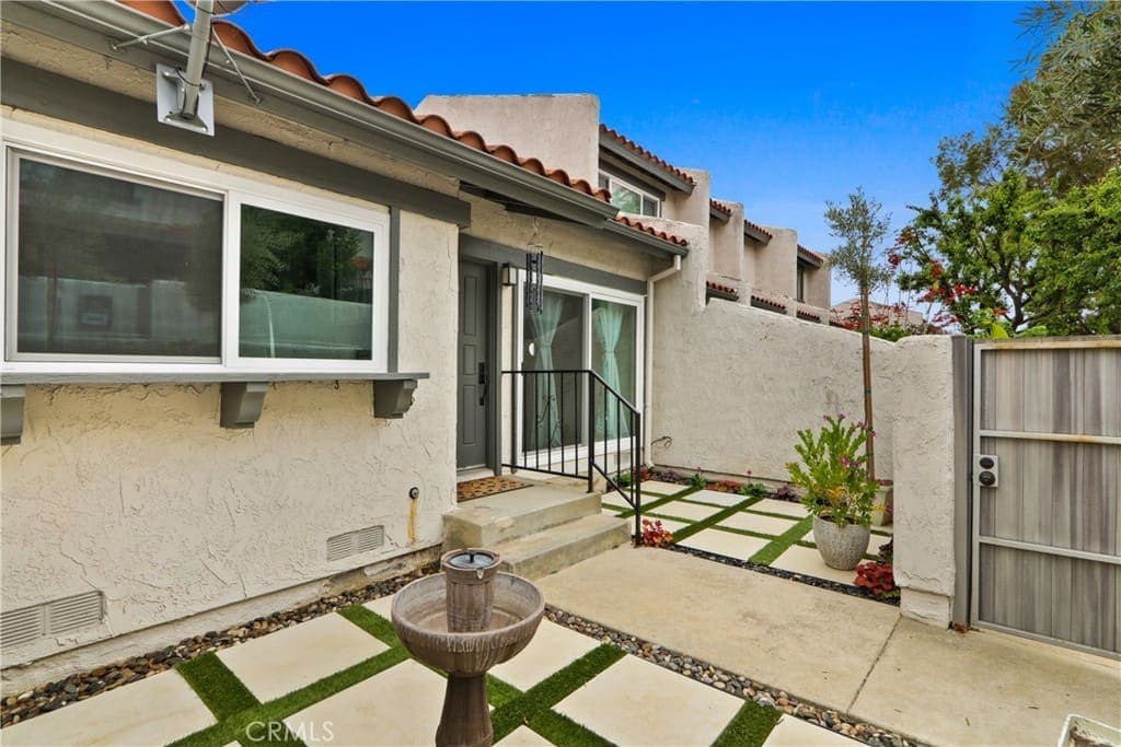 SOLD | 820 W 232nd St, Torrance — exterior view