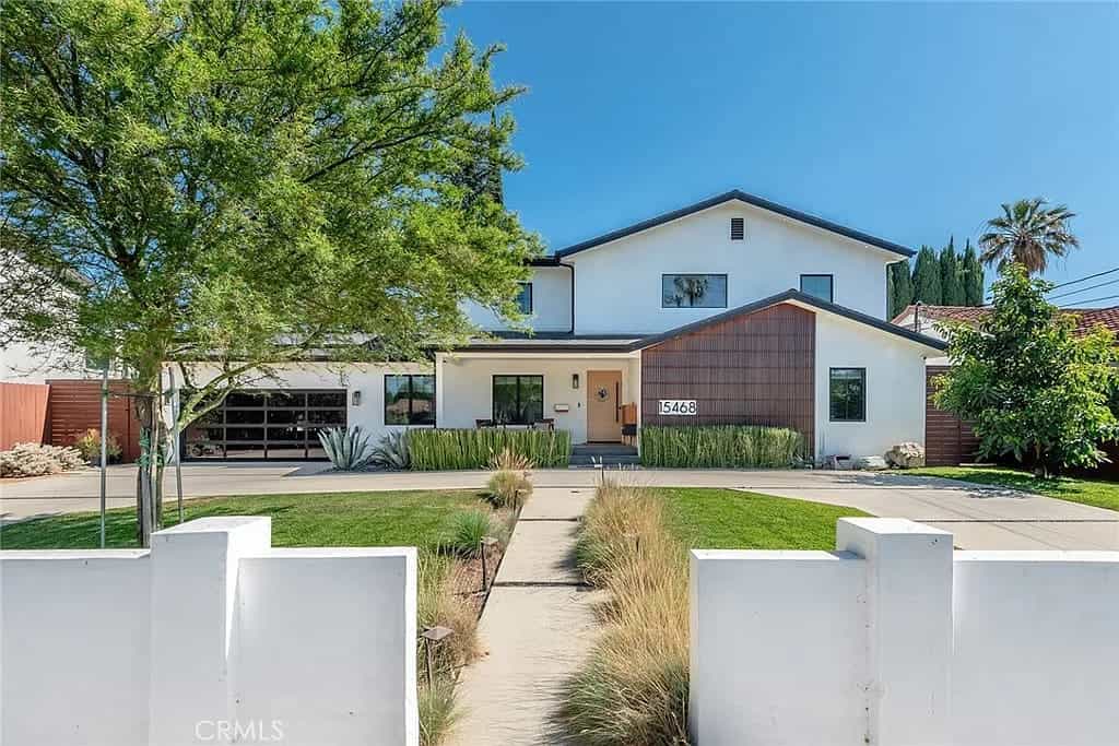 Luxury Family Living in Sherman Oaks with an Oversized Lot