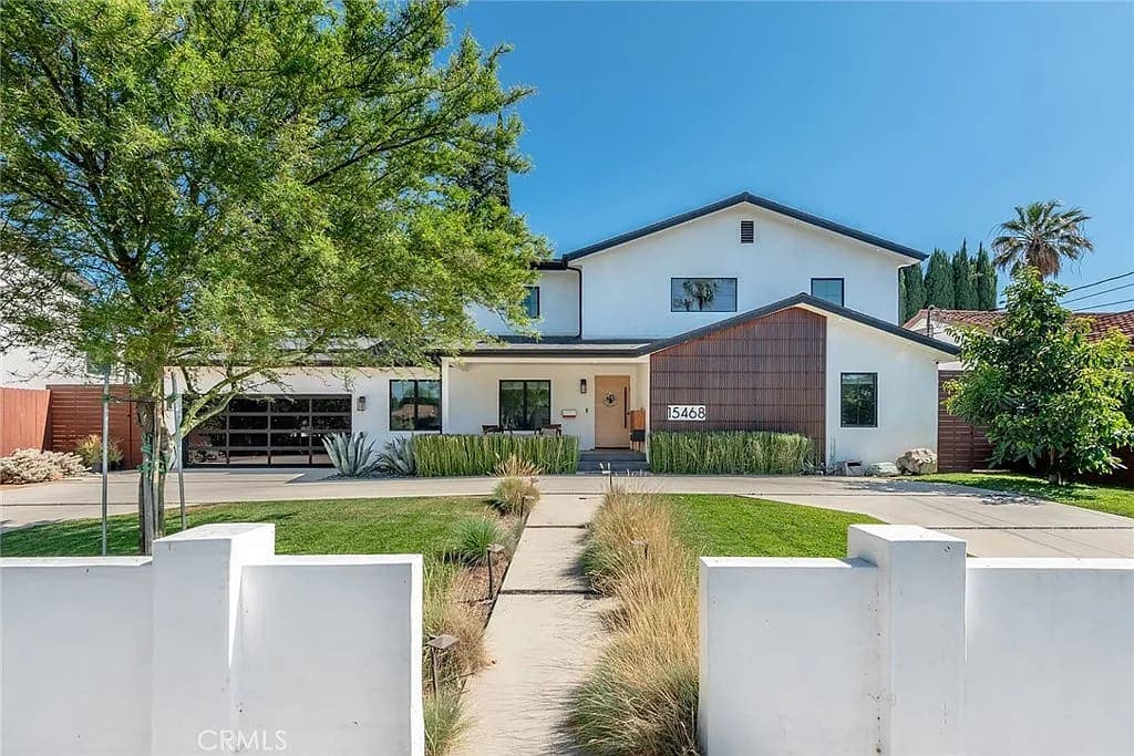Luxury Family Living in Sherman Oaks with an Oversized Lot — exterior view