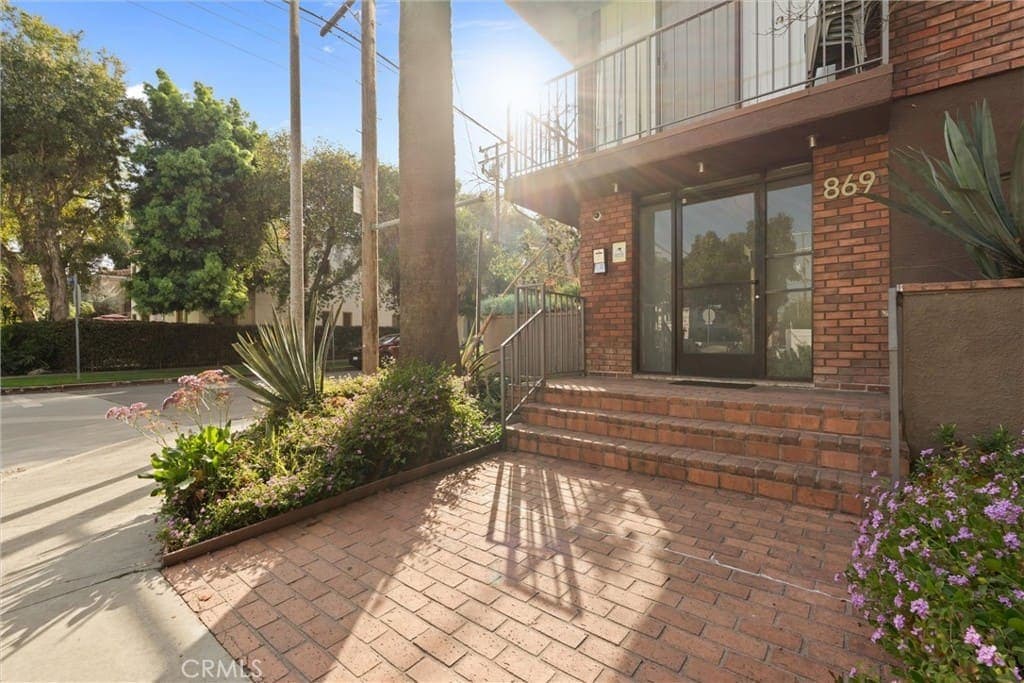 Photo of Just Sold: Modern Luxury Home in Encino