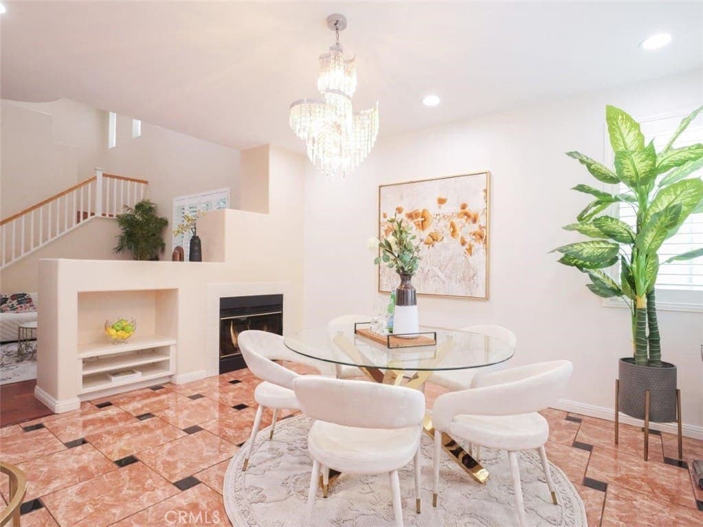 Just Sold: Upgraded Executive Home in Gated Community — gallery photo 3