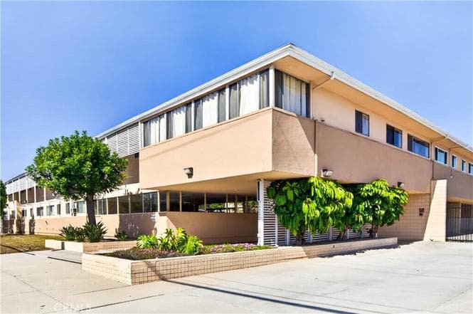 Photo of Just Sold: Bright 2-Bed Condo in Prime Gardena Location