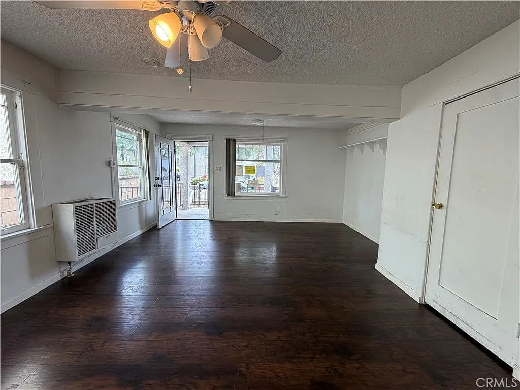 Just Listed: Vacant Point Fermin Duplex with Upside — gallery photo 3