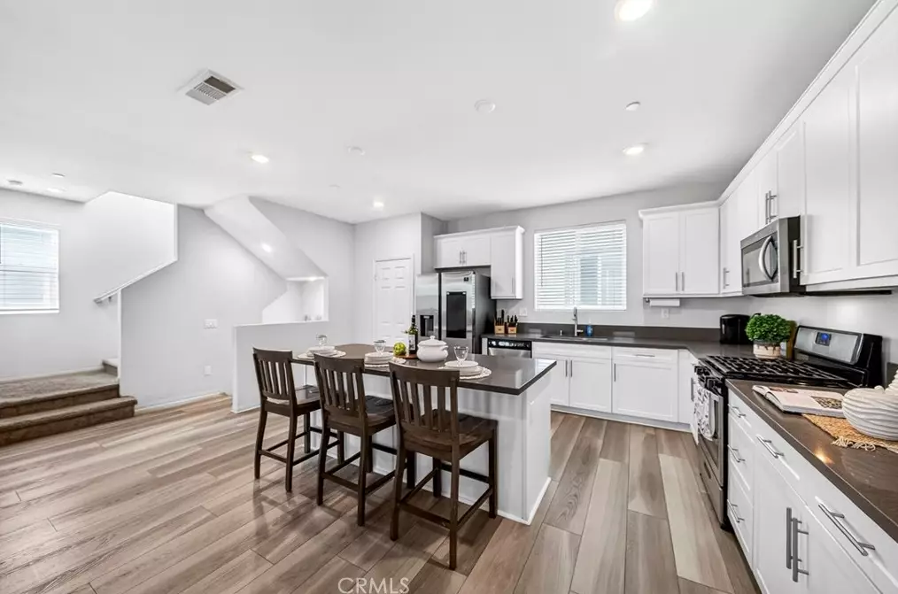 Rare Detached 4-Bed Townhome with Paid Solar in Harbor City — gallery photo 4