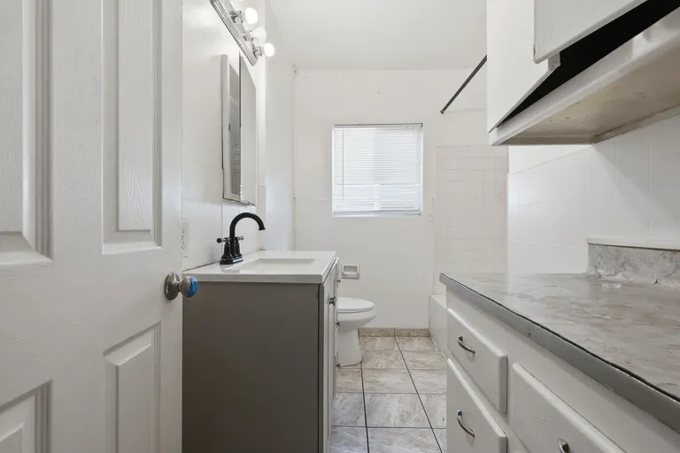 Just Sold: Strategic LARD2 Opportunity Near the Waterfront — gallery photo 3