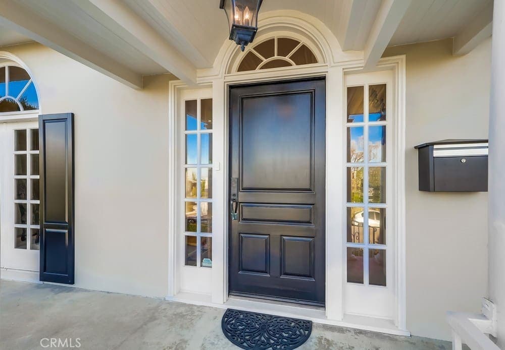 Fully Furnished Lease Opportunity | Dutch Colonial Masterpiece in San Pedro — gallery photo 4
