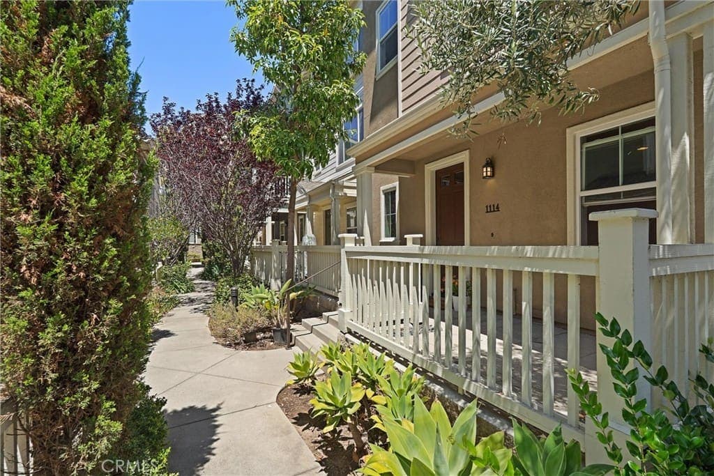 SOLD! Exceptional Torrance Townhome — gallery photo 3