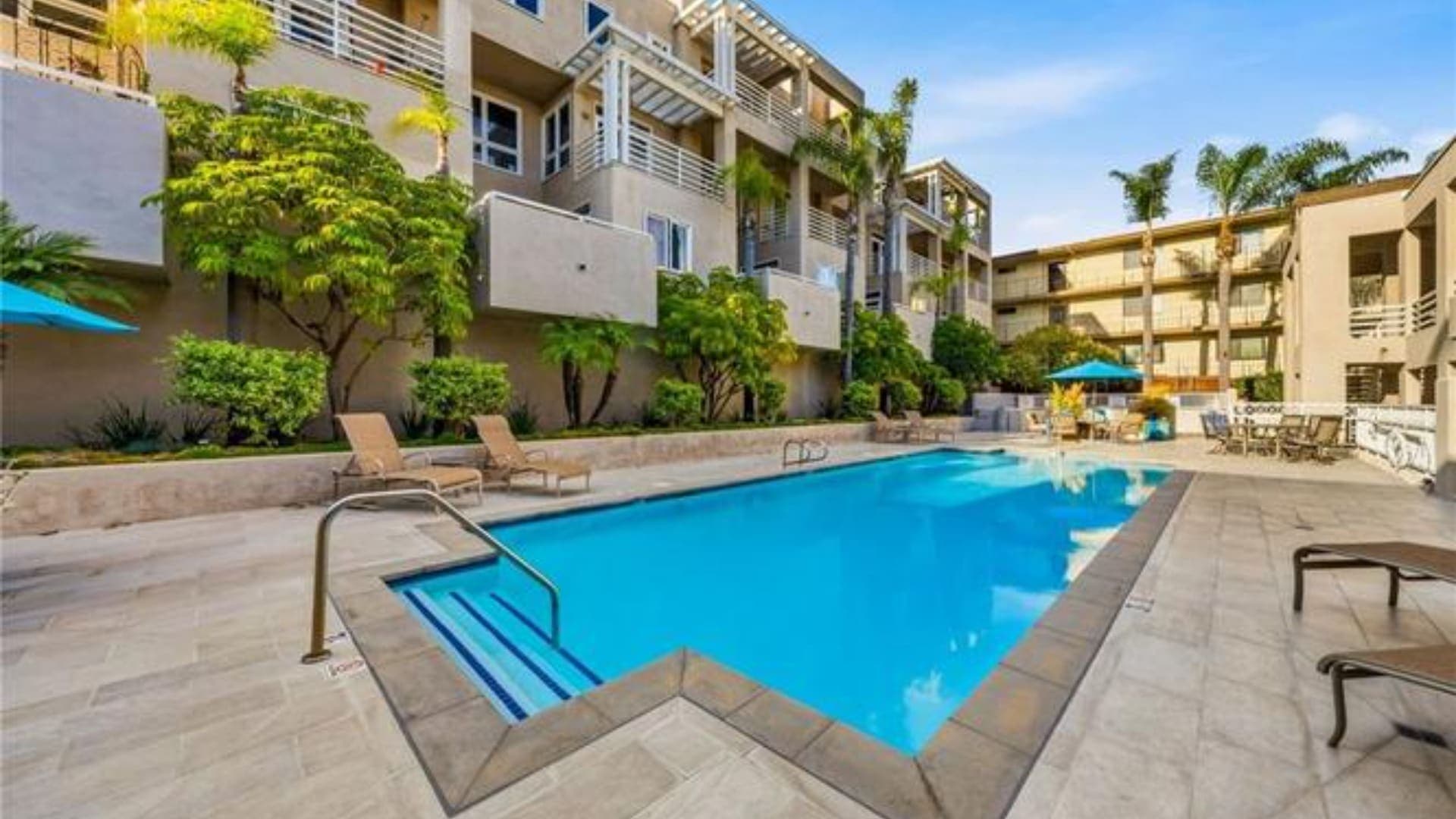 Spacious Signal Hill Condo with Sweeping Harbor Views — gallery photo 3