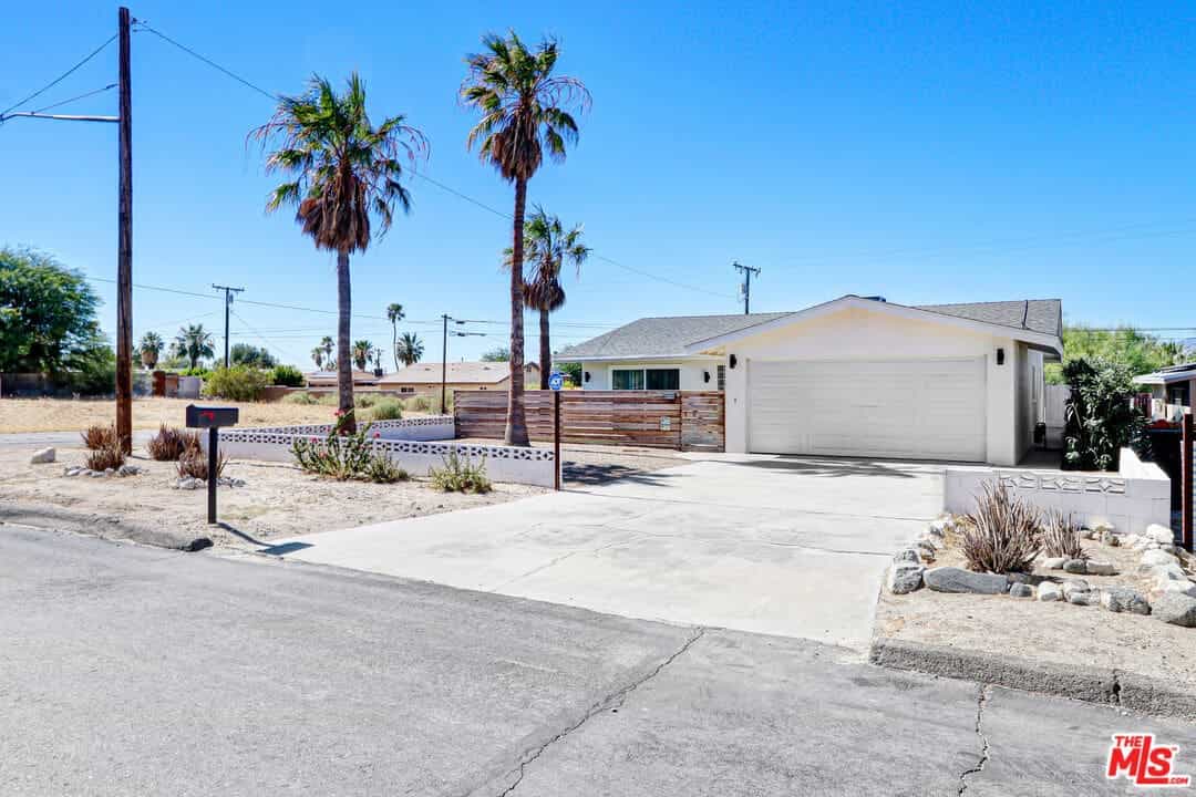 Beautifully Updated Desert Escape