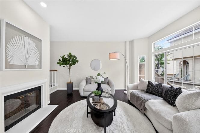 Just Listed: Rare Park Plaza Home Near Del Amo — gallery photo 3