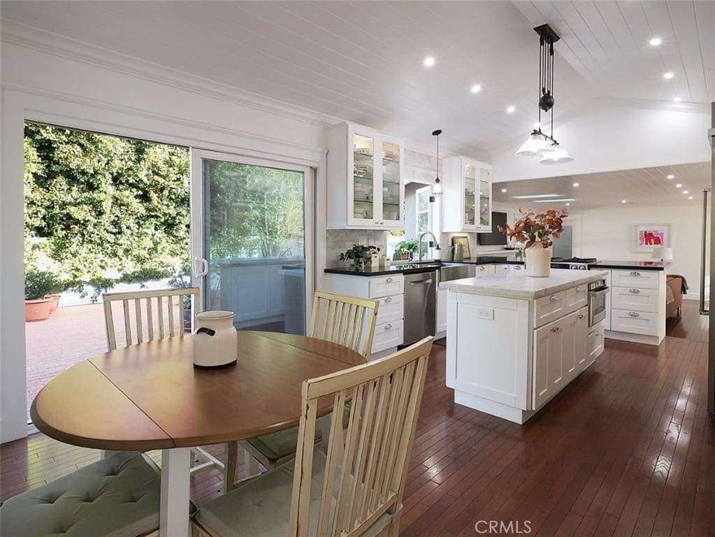 Just Listed | Stunning Valmonte Retreat — gallery photo 3