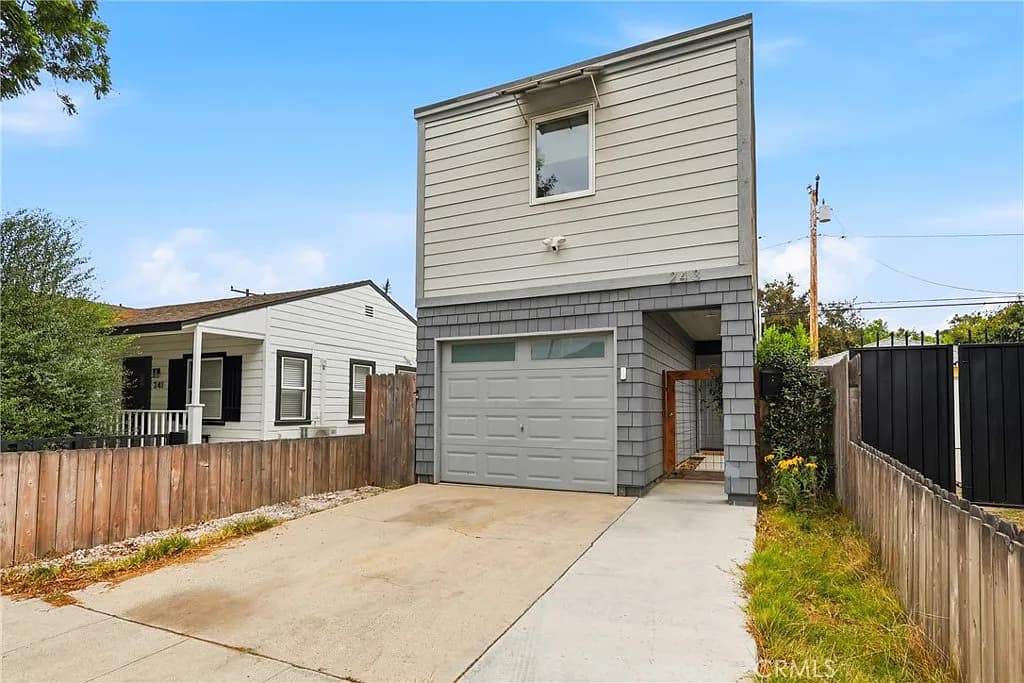 Welcome Home: New Long Beach Listing — gallery photo 5