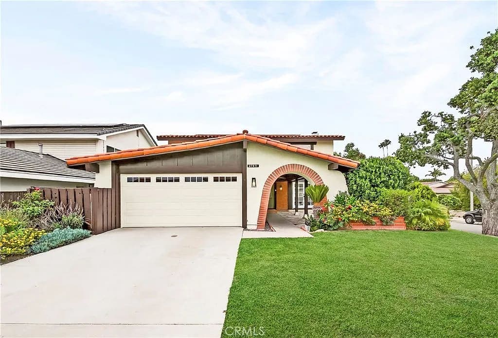 Just Listed | Modern 5-Bed Home with Pool & Solar in Rancho Palos Verdes — exterior view