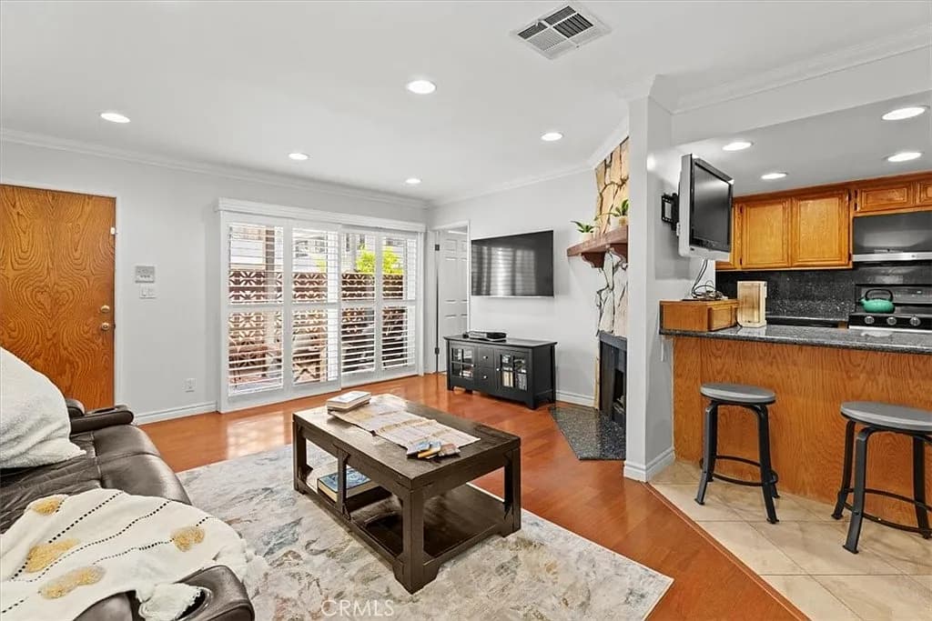 Photo of Just Listed: Bright South Bay 2-Bedroom Condo