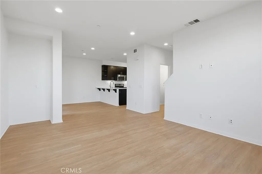 Just Listed: Move-In Ready Gardena Condo — gallery photo 5
