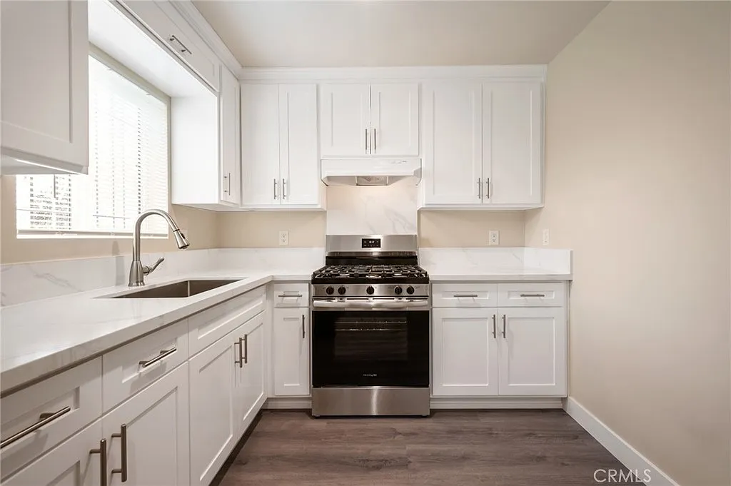 Sold: 5-Unit Investment Opportunity in Los Angeles — gallery photo 4