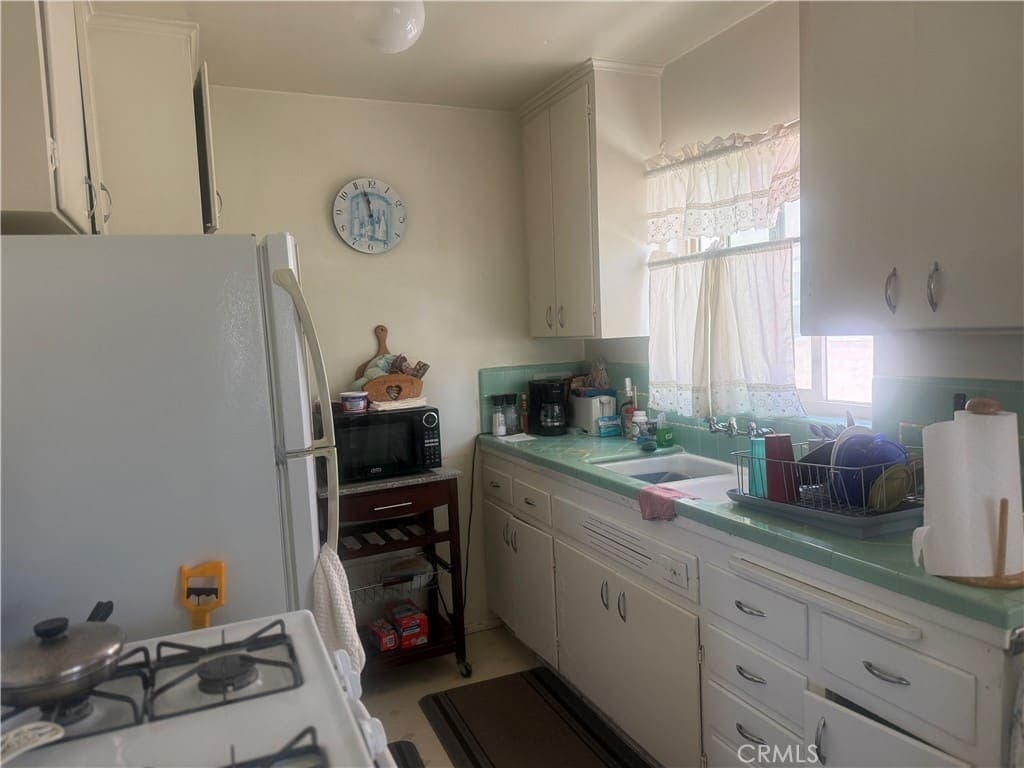 Just Listed | Prime Point Fermin Triplex with Owner’s Unit & Ocean Proximity — gallery photo 4
