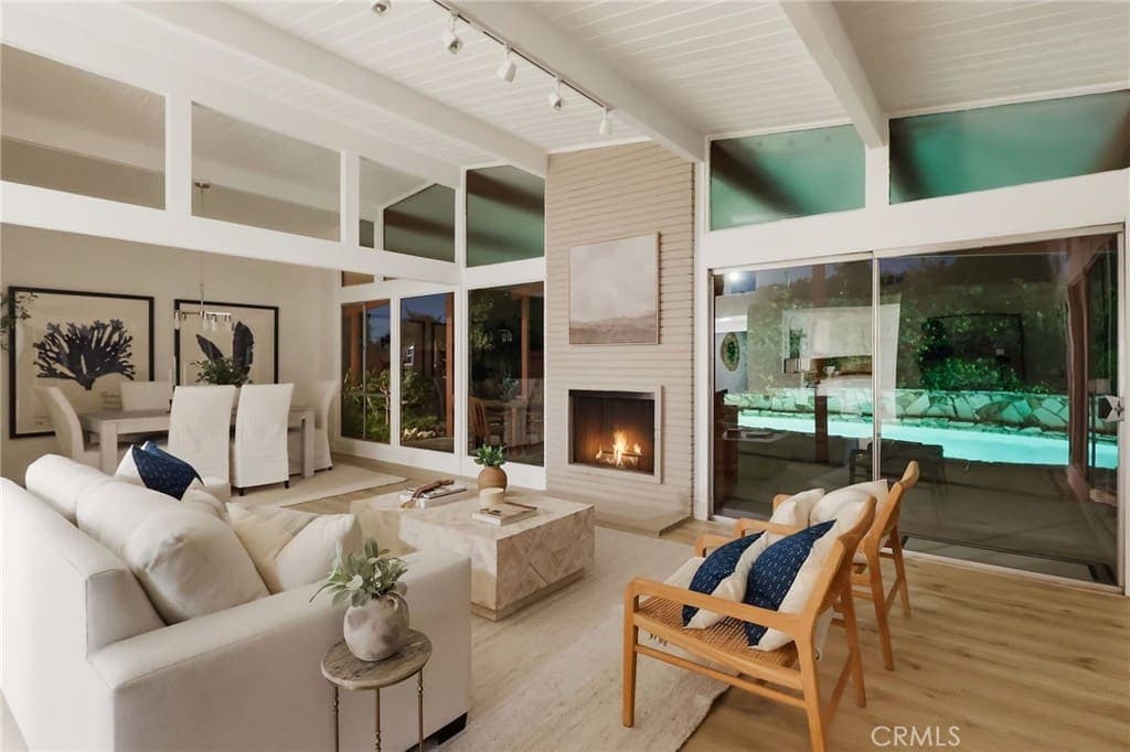 Just Sold: Iconic Berkus Mid-Century in Crestwood — gallery photo 5