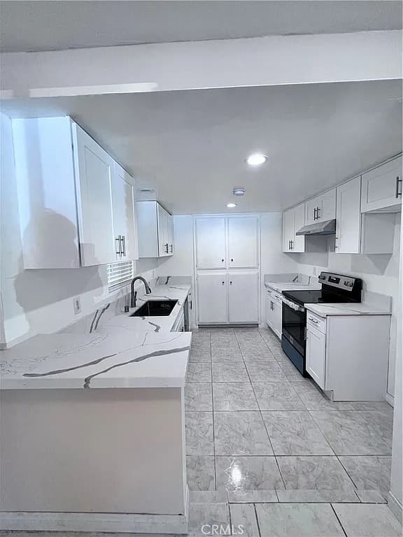 Just Listed: Turnkey Long Beach Quadruplex — gallery photo 5