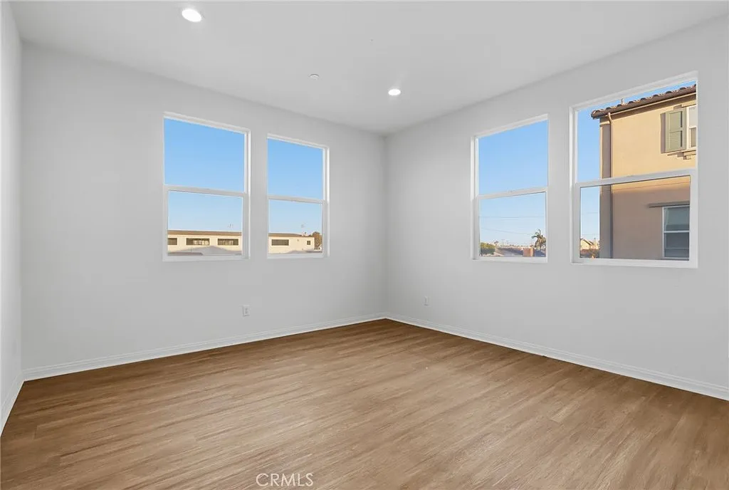 Just Listed: Move-In Ready Gardena Condo — gallery photo 4