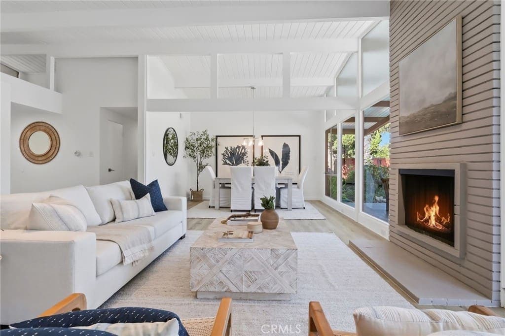 Just Sold: Iconic Berkus Mid-Century in Crestwood — gallery photo 3