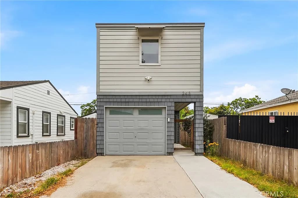 Welcome Home: New Long Beach Listing — gallery photo 4