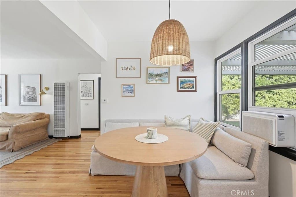 Just Sold | Stunning Artcraft Manor Home — gallery photo 3