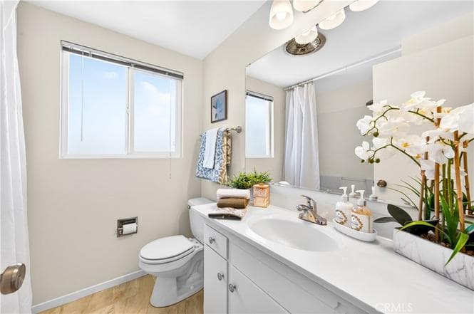Just Sold: Bright 2-Bed Condo in Prime Gardena Location — gallery photo 5