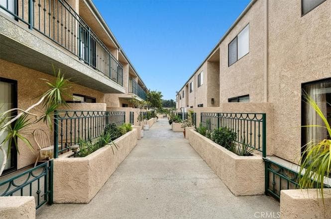 Just Sold in the Heart of Sawtelle | Stylish West LA Condo — gallery photo 5