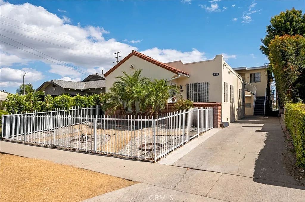 Sold: 5-Unit Investment Opportunity in Los Angeles — exterior view