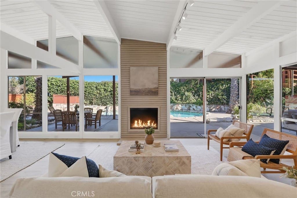 Just Sold: Iconic Berkus Mid-Century in Crestwood — gallery photo 4